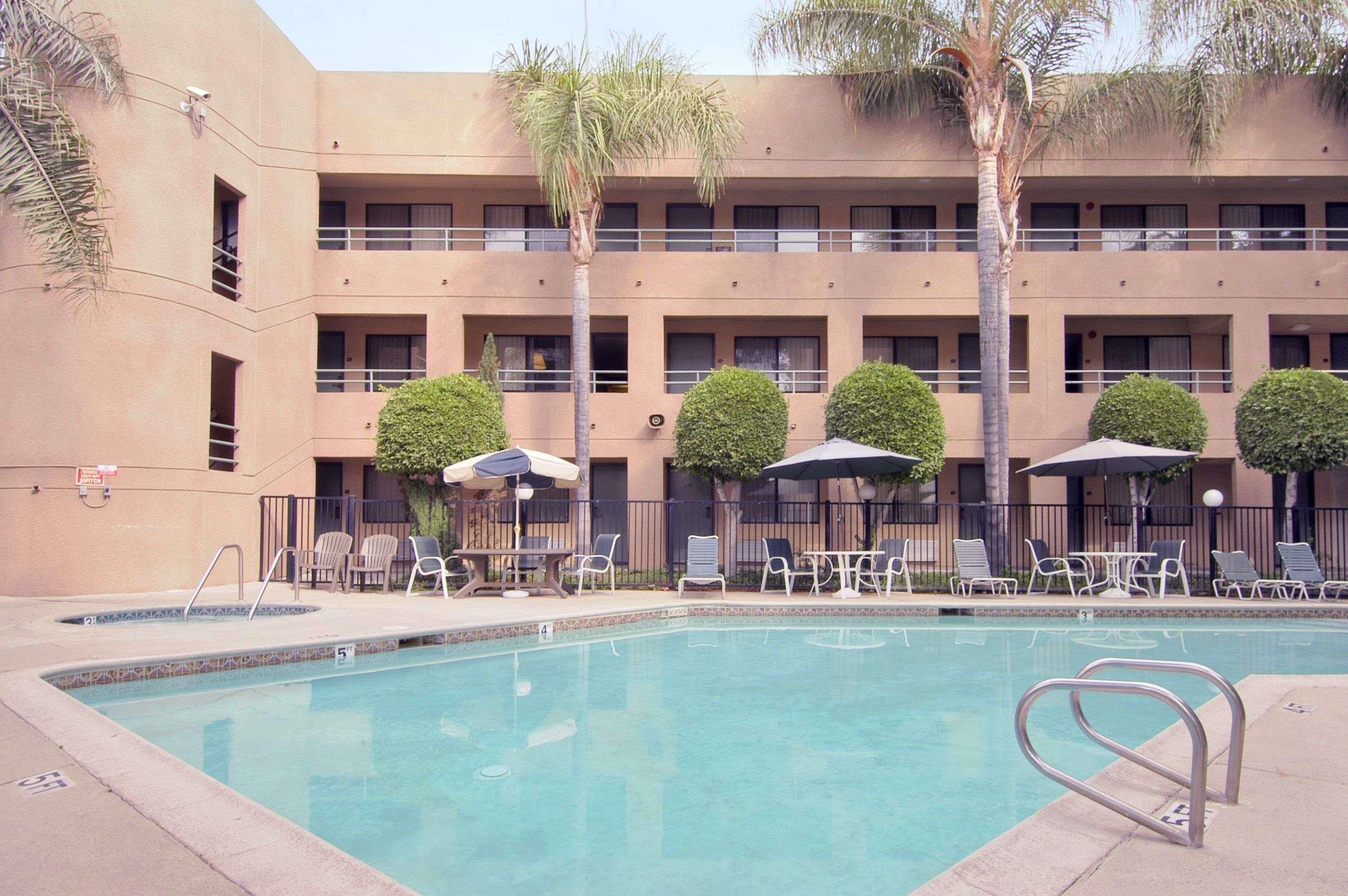 Travelodge By Wyndham Commerce Los Angeles Area Esterno foto