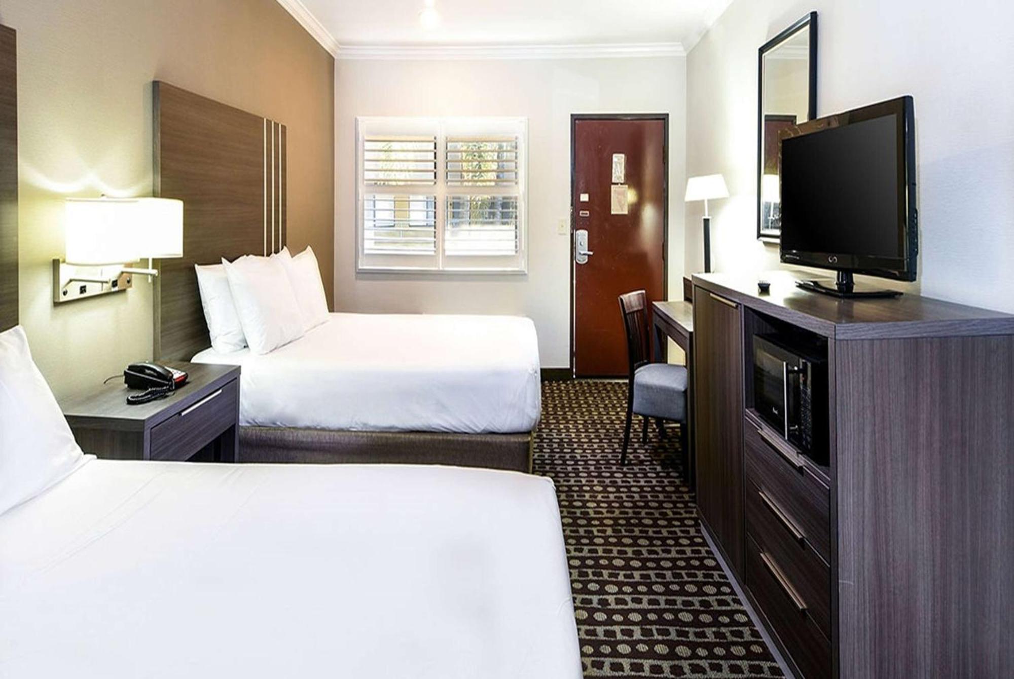 Travelodge By Wyndham Commerce Los Angeles Area Esterno foto