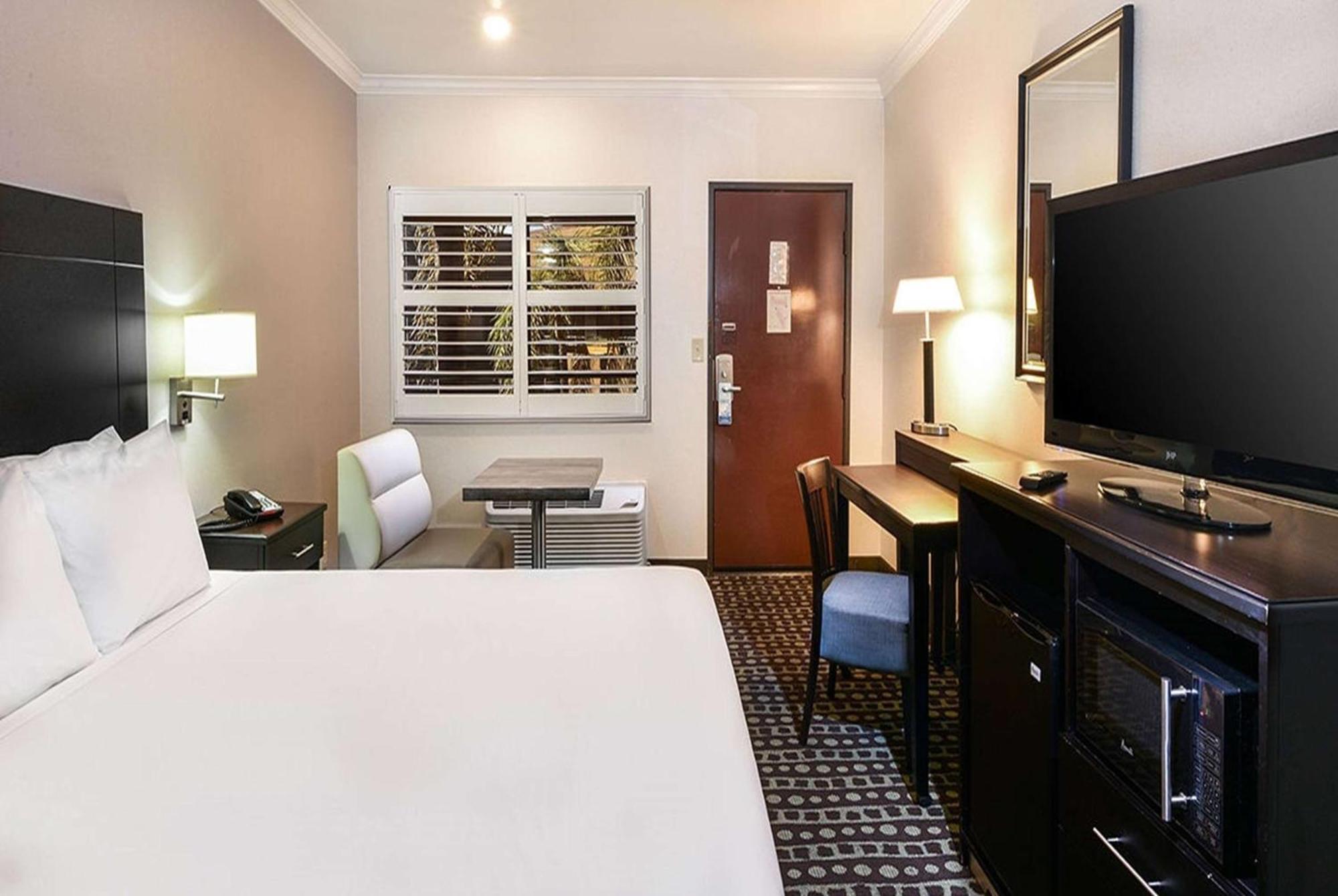 Travelodge By Wyndham Commerce Los Angeles Area Esterno foto