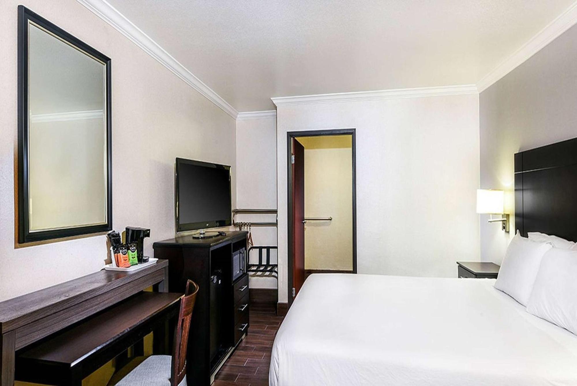 Travelodge By Wyndham Commerce Los Angeles Area Esterno foto