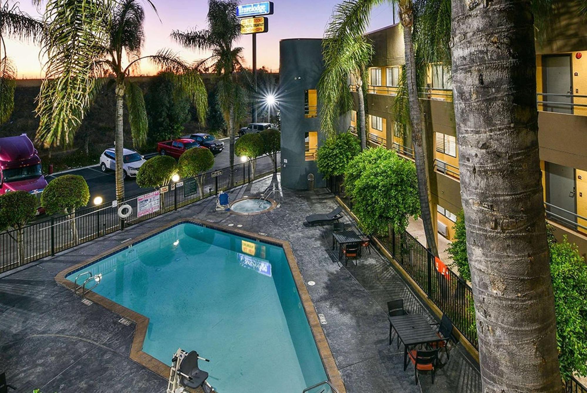 Travelodge By Wyndham Commerce Los Angeles Area Esterno foto