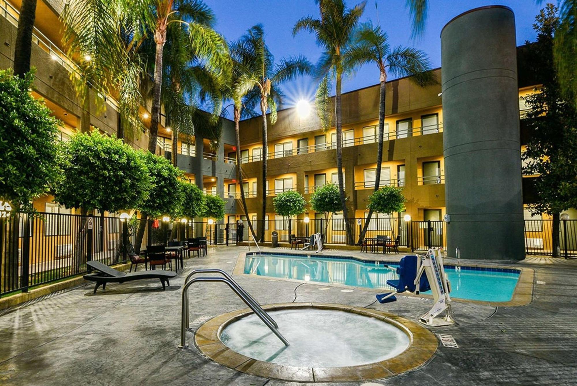 Travelodge By Wyndham Commerce Los Angeles Area Esterno foto